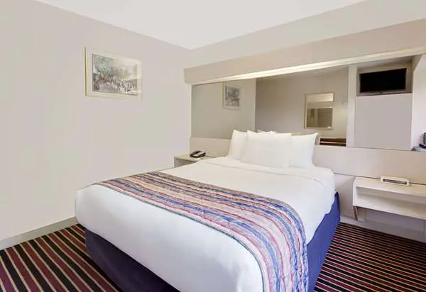 Microtel Inn & Suites by Wyndham Madison East 4
