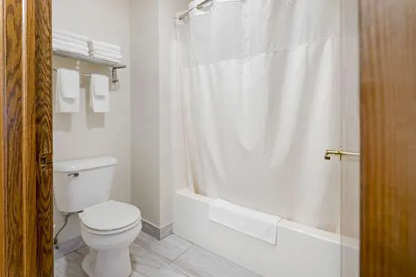Quality Inn & Suites Stoughton - Madison South 4