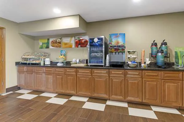 Quality Inn & Suites Stoughton - Madison South 4