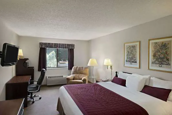 Baymont by Wyndham Whitewater 4