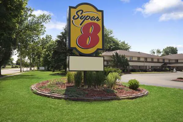 Super 8 by Wyndham Whitewater WI 4