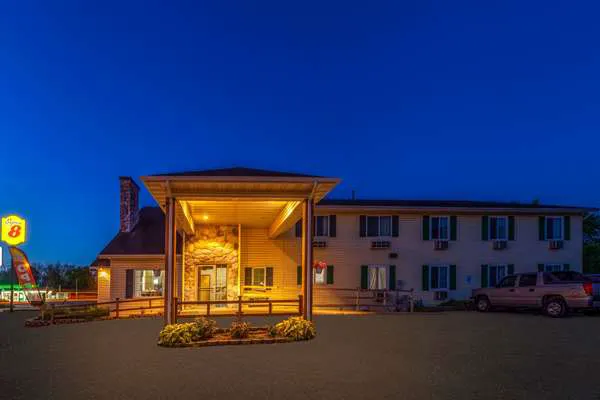 Super 8 by Wyndham Berlin 4