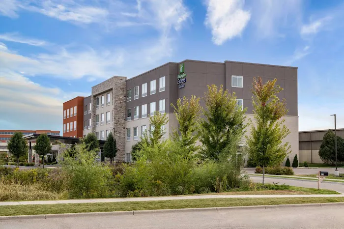 Holiday Inn Express & Suites Madison West - Middleton by IHG 5
