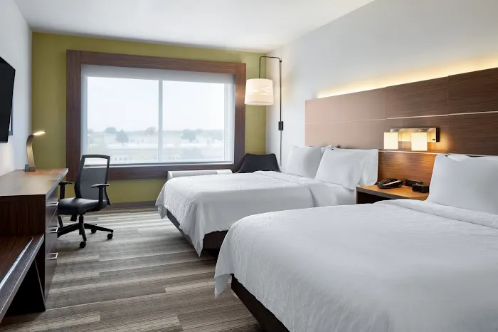 Holiday Inn Express & Suites Madison West - Middleton by IHG 5