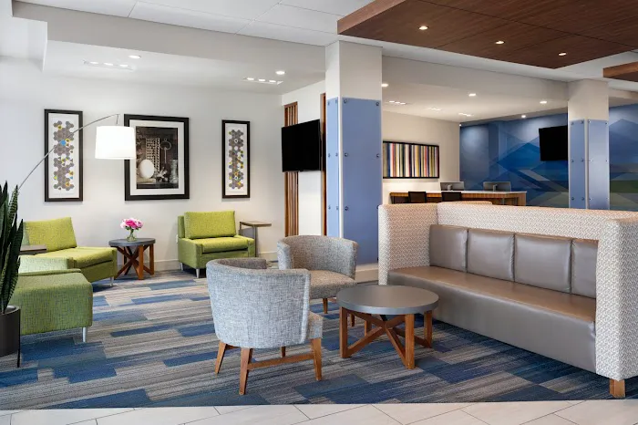 Holiday Inn Express & Suites Madison West - Middleton by IHG 5