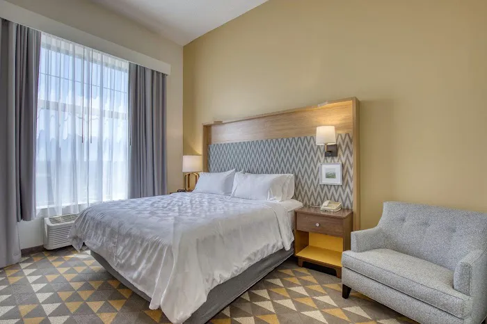 Holiday Inn & Suites Madison West - Middleton by IHG 4
