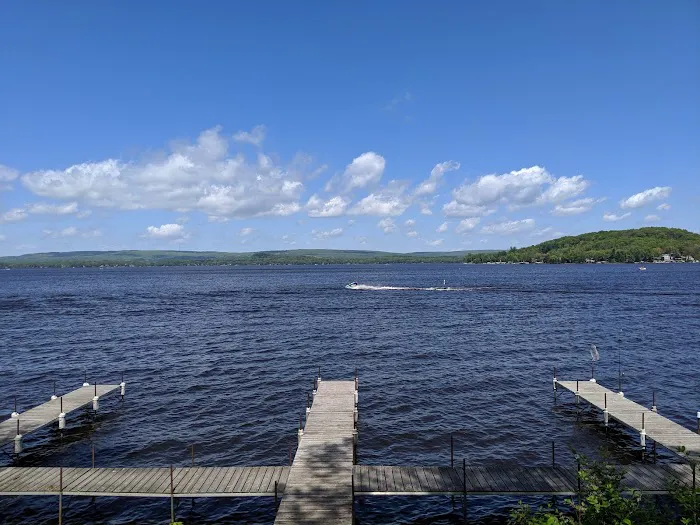 Burhop's Lakeside Lodge 4