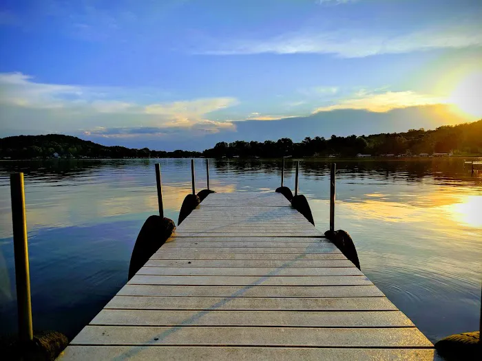 Burhop's Lakeside Lodge 4