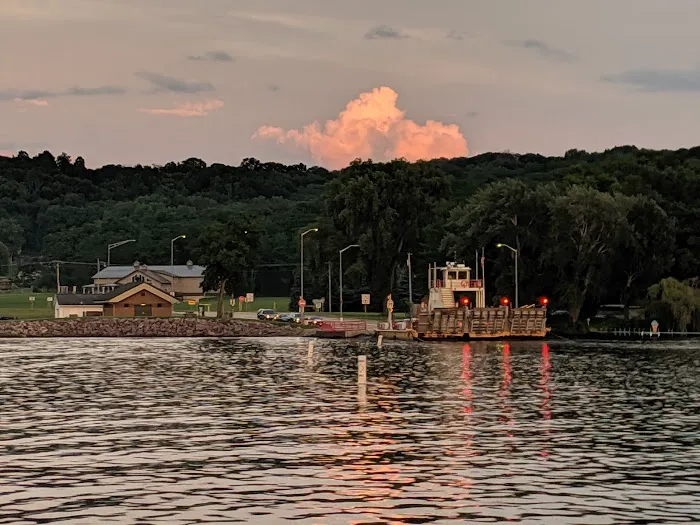 Burhop's Lakeside Lodge 4