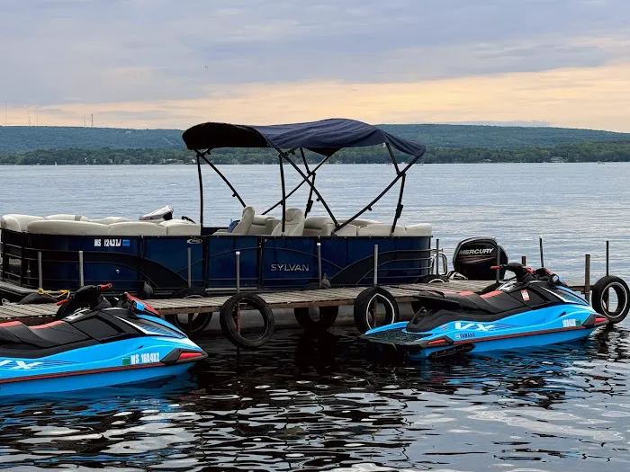 Burhop's Lakeside Lodge 4