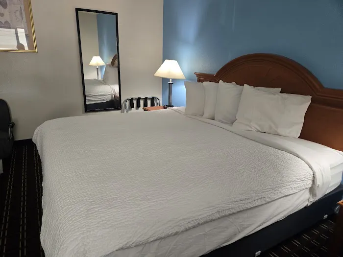 Days Inn by Wyndham Portage 4
