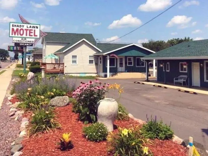 The Shady Lawn Motel of Portage 4