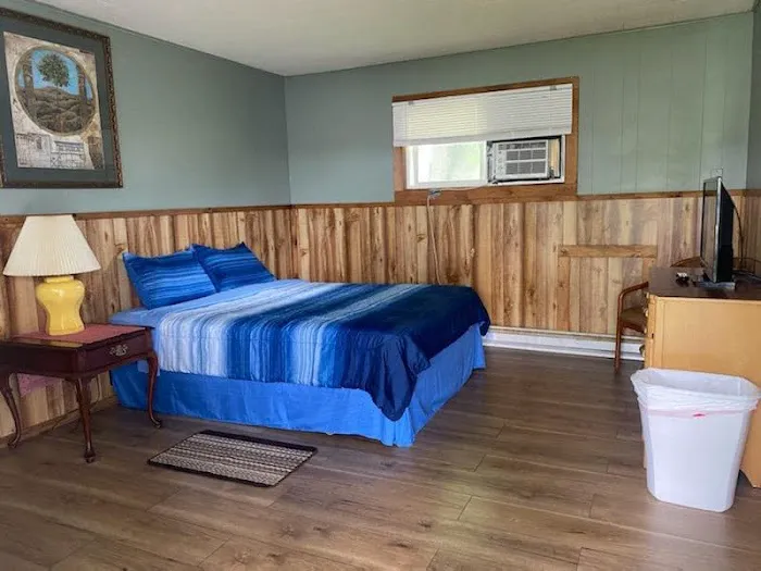 The Shady Lawn Motel of Portage 4