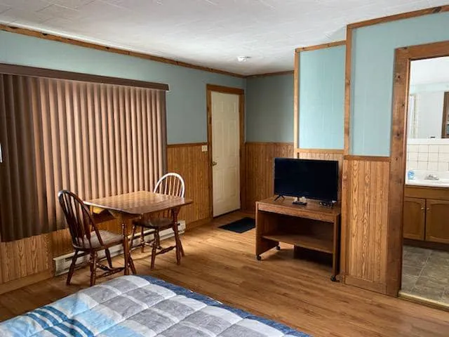 The Shady Lawn Motel of Portage 4