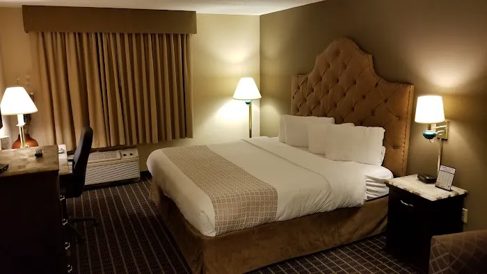 Magnuson Grand Hotel 4