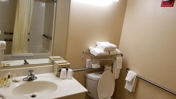 Magnuson Grand Hotel 4