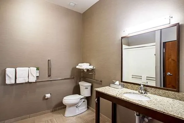 MainStay Suites Madison - Monona 4
