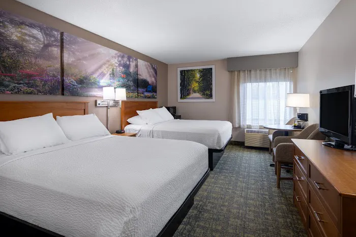 Days Inn & Suites by Wyndham Madison 4