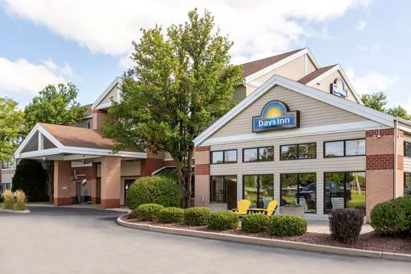 Days Inn & Suites by Wyndham Madison 4