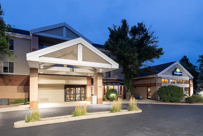 Days Inn & Suites by Wyndham Madison 4