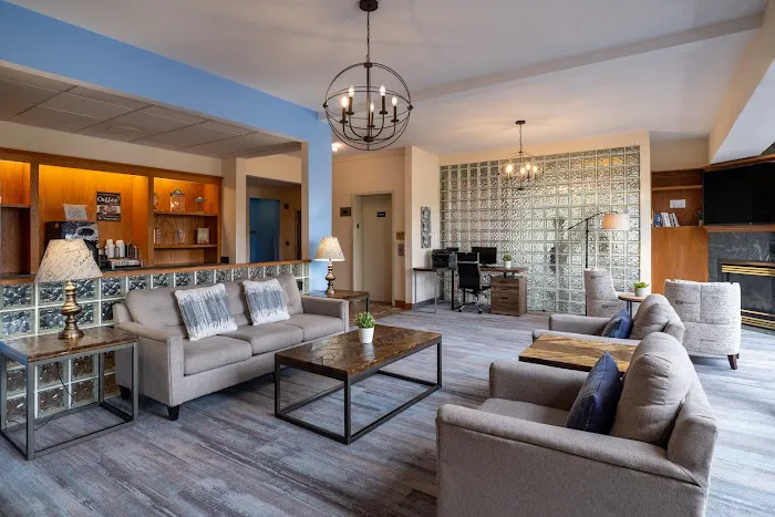 Days Inn & Suites by Wyndham Madison 4