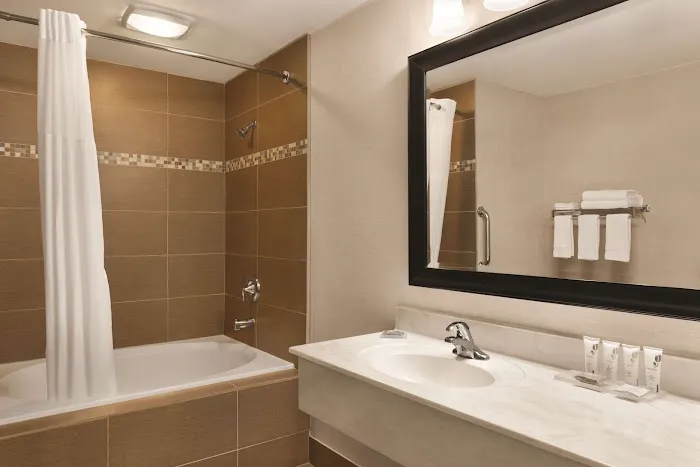 Country Inn & Suites by Radisson, Madison, WI 4