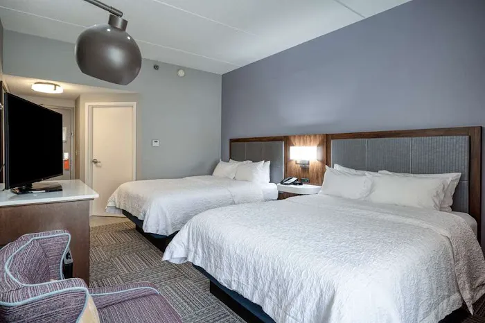 Hampton Inn Janesville 4