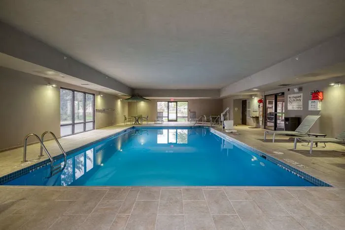 Hampton Inn Janesville 4