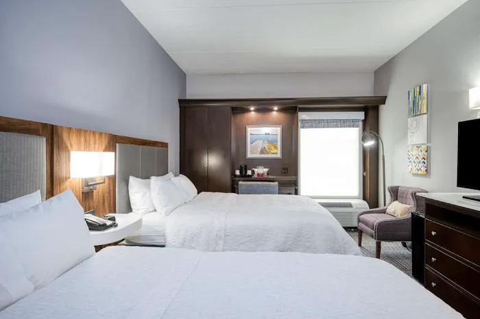 Hampton Inn Janesville 4