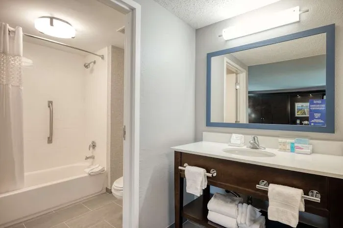 Hampton Inn Janesville 4