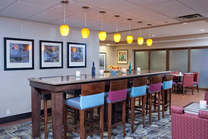 Hampton Inn Janesville 4