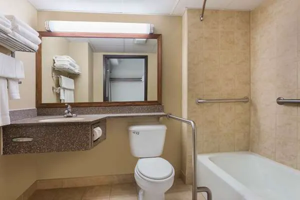 AmericInn by Wyndham Janesville 4