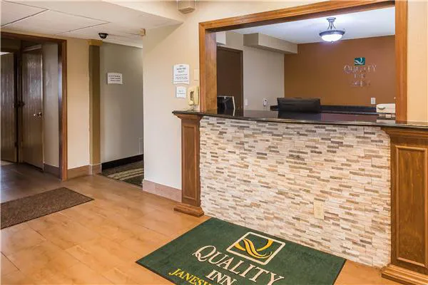 Quality Inn Janesville North 4
