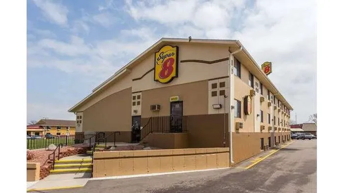 Super 8 by Wyndham Janesville 4