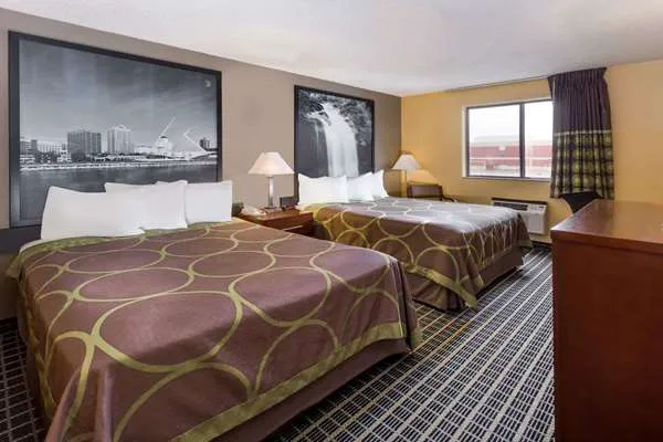 Super 8 by Wyndham Janesville 4