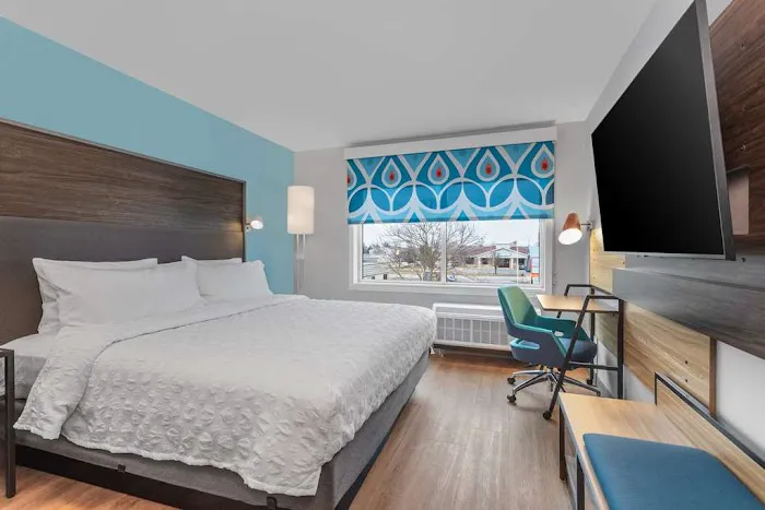Tru by Hilton Janesville 4