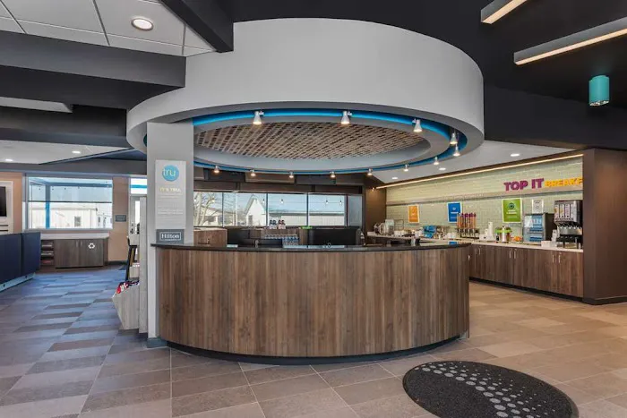 Tru by Hilton Janesville 4