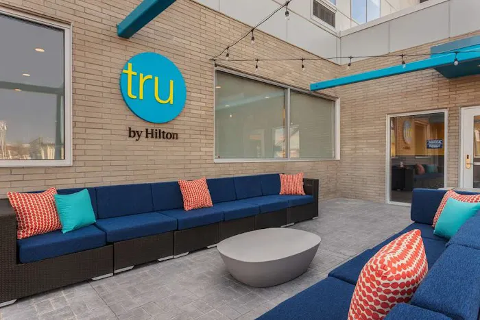 Tru by Hilton Janesville 4