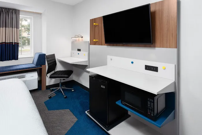 Microtel Inn & Suites by Wyndham Janesville 4