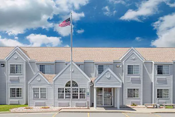 Microtel Inn & Suites by Wyndham Janesville 4