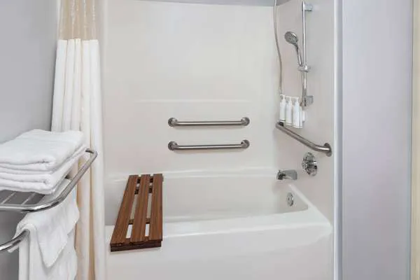 Microtel Inn & Suites by Wyndham Janesville 4