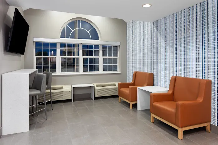 Microtel Inn & Suites by Wyndham Janesville 4