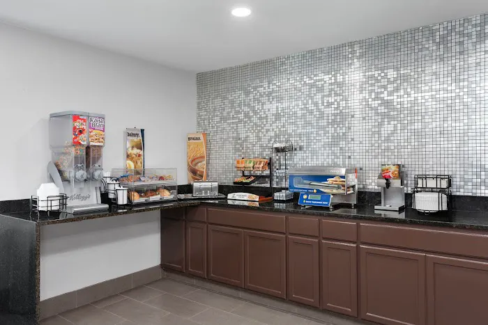 Microtel Inn & Suites by Wyndham Janesville 4