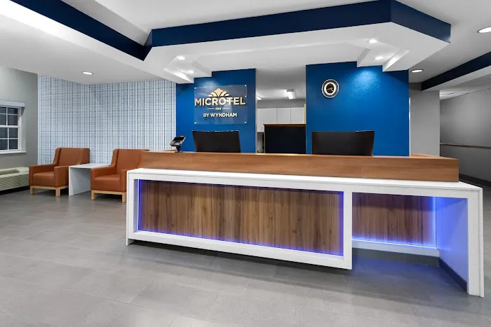 Microtel Inn & Suites by Wyndham Janesville 4