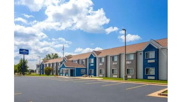 Microtel Inn & Suites by Wyndham Janesville 4