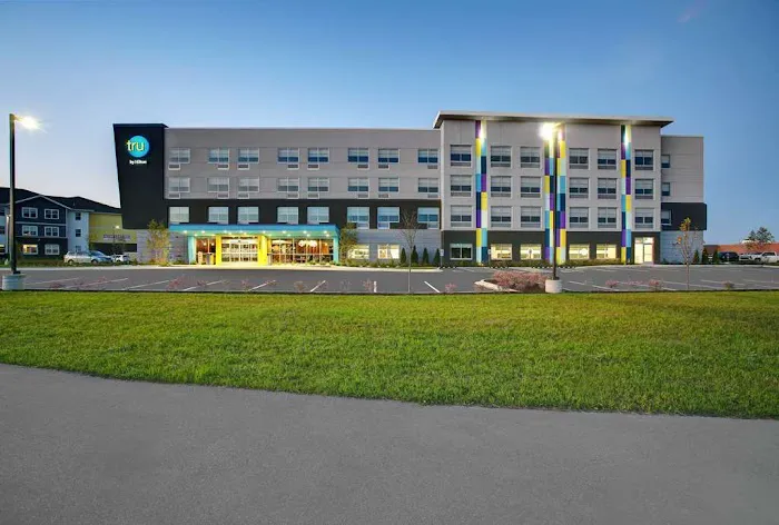 Tru by Hilton Stoughton 4