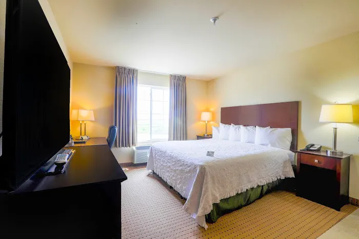 Evansville Inn & Suites 4