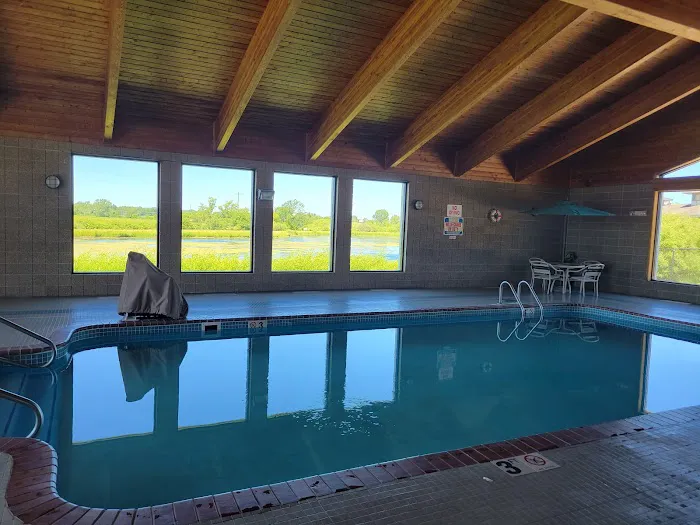 AmericInn by Wyndham Elkhorn Near Lake Geneva 4