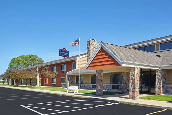 AmericInn by Wyndham Elkhorn Near Lake Geneva 4