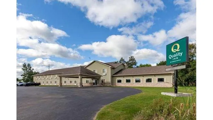 Quality Inn Redgranite 4